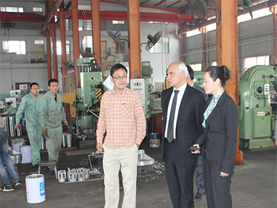 Welcome-Kuwait-Customers-to-Visit-Our-Company1.jpg